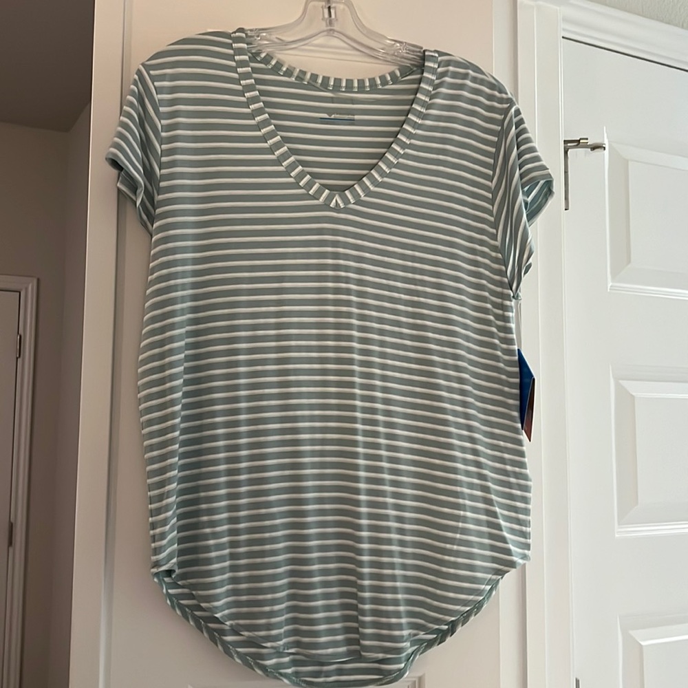 Columbia never been worn omnishade/omniwick tee